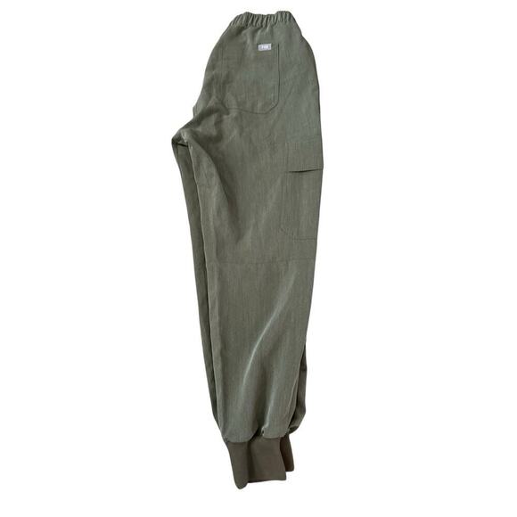 FIGS Men's Olive Green Elmina Collared Top & Kauro Cargo Scrub Pants Size XS - Picture 8 of 13